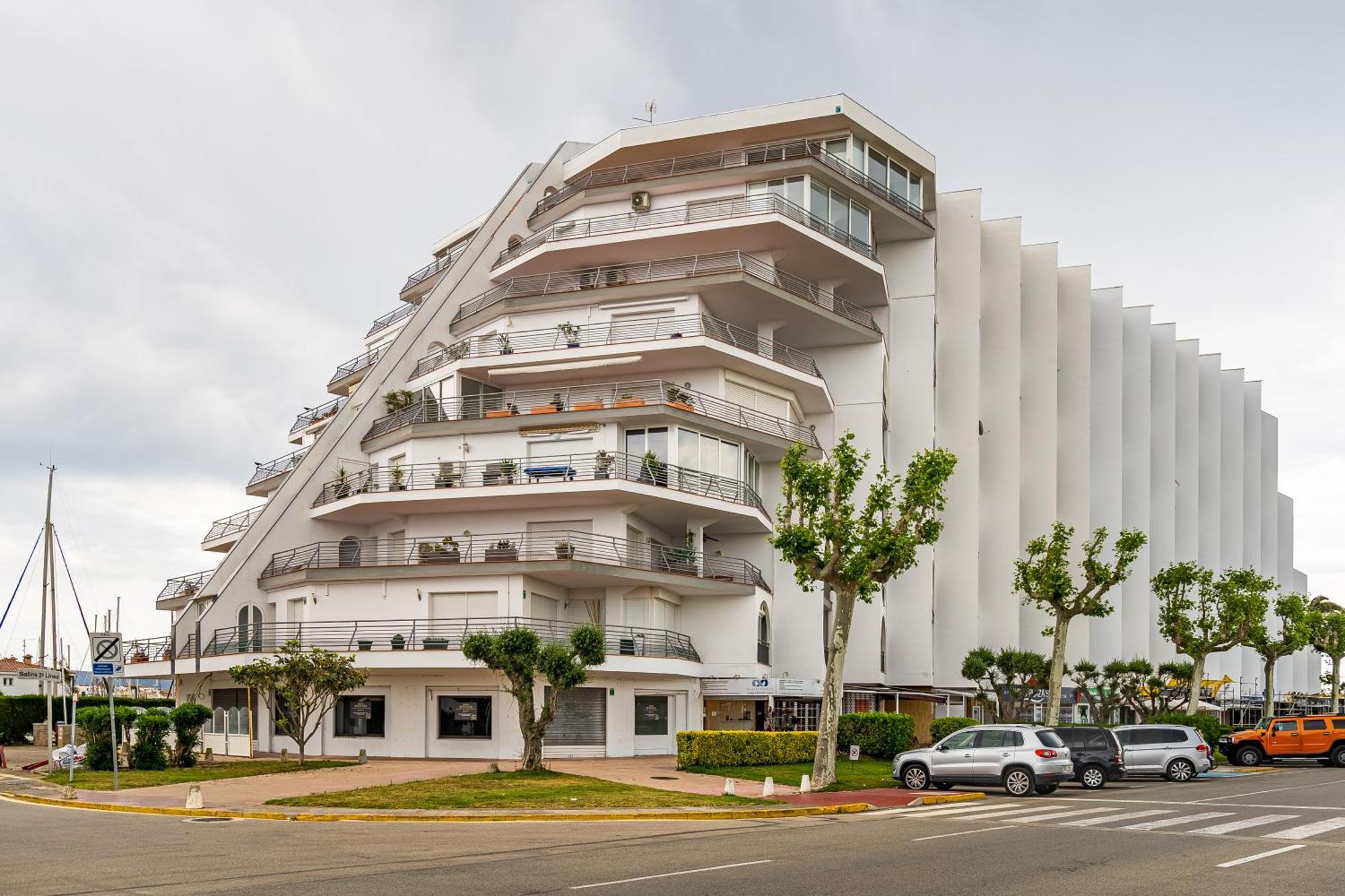 Apartamento Frente Al Canal Con Terraza Емпуриабрава Екстериор снимка